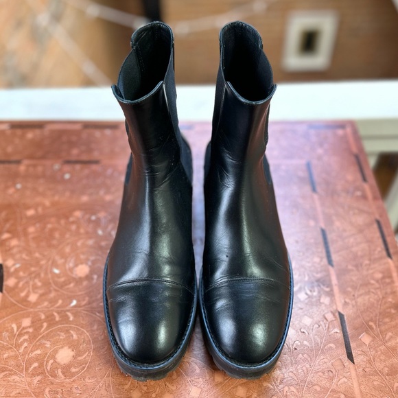 STUART WEITZMAN Mckenzee Leather Chelsea Boots in Black Chunky 90s Y2K Booties - Picture 8 of 15